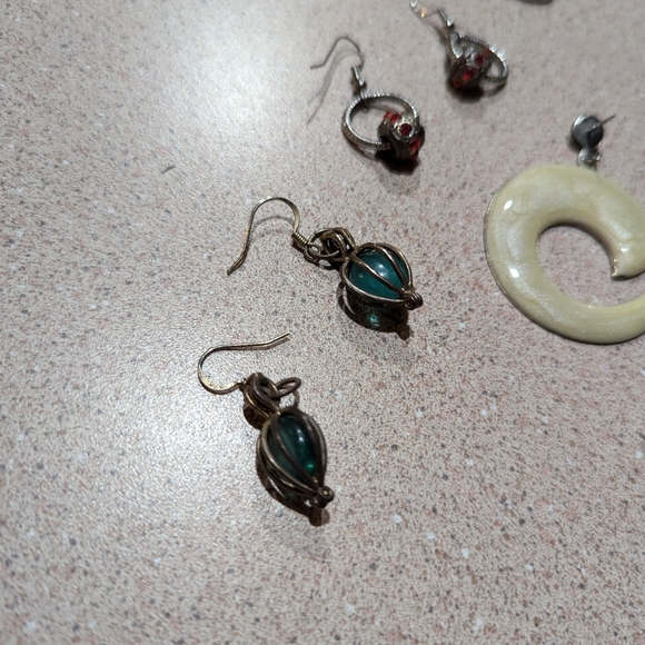 Vintage Jewelry Lot Gold Floral Teardrop Dangle Fashion Earrings 8 Pair - Picture 2 of 7